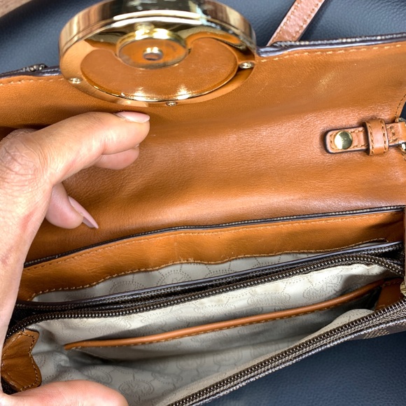 Mk crossbody - Picture 3 of 4